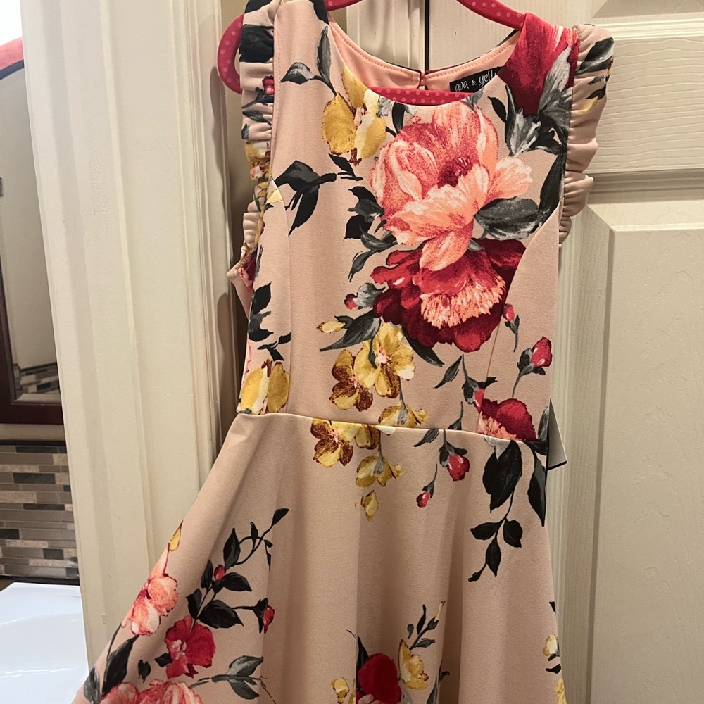 Floral kid’s dress - perfect pink with beautiful details.